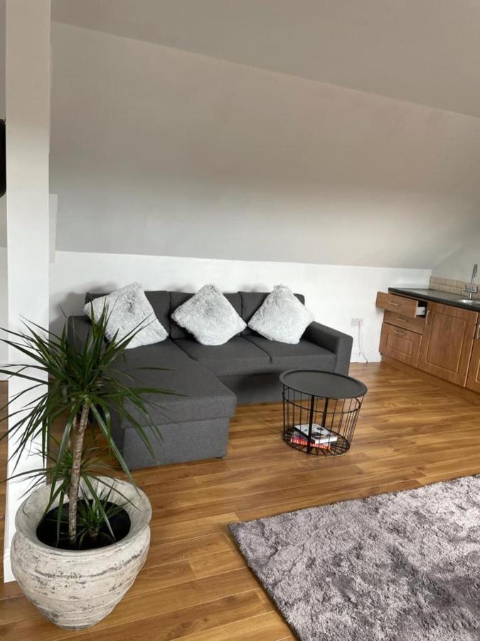 Captivating 1-Bed Apartment In Cloyne Cork Bagian luar foto